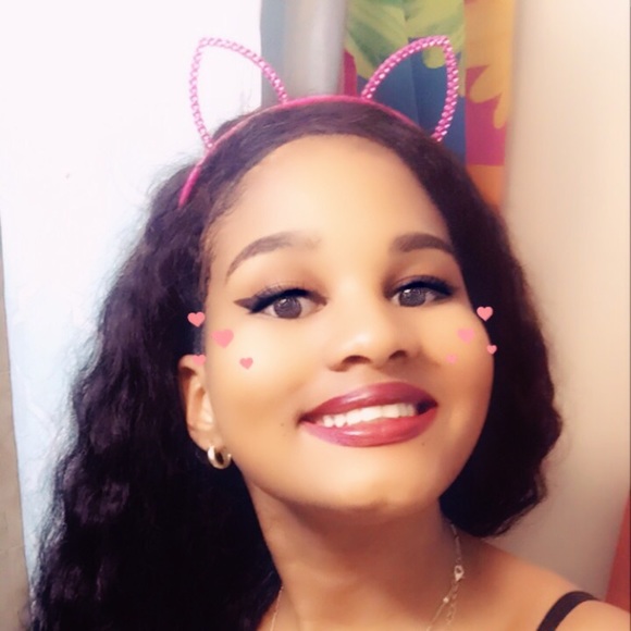 Meet your Posher, Mikaela - Picture 1 of 1